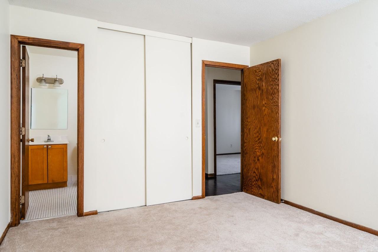 3030 Irving Ave S - Photo 6 of 18