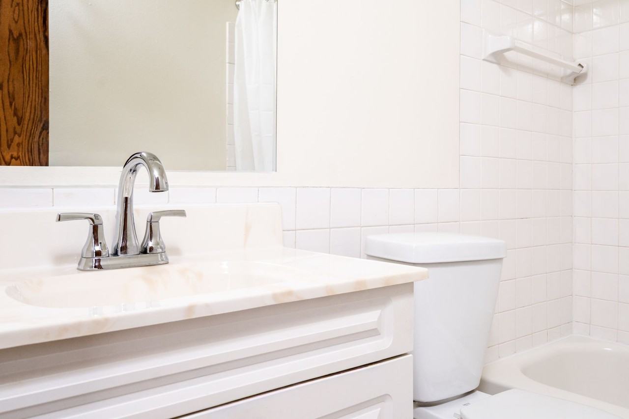 3030 Irving Ave S - Photo 7 of 18