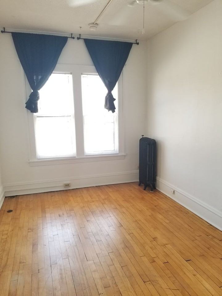 Yale Place Apartments - Photo 6 of 9