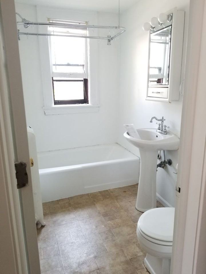 Yale Place Apartments - Photo 7 of 9