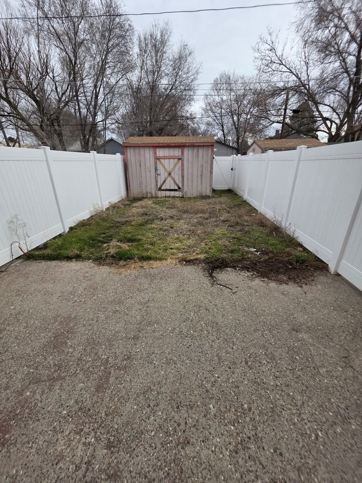 138 N Willow St #C - Photo 4 of 9