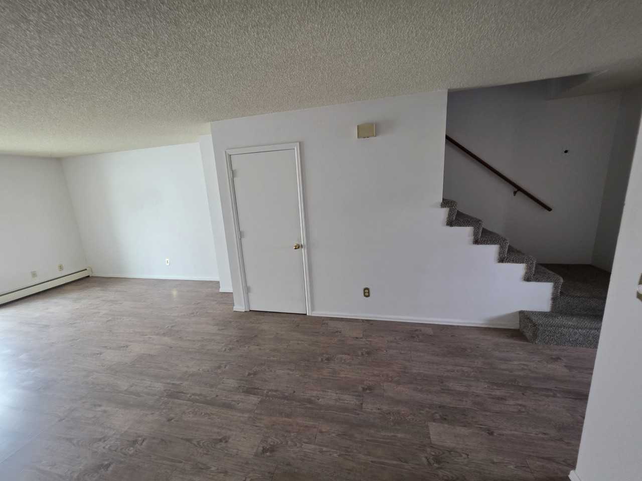 138 N Willow St #C - Photo 5 of 9