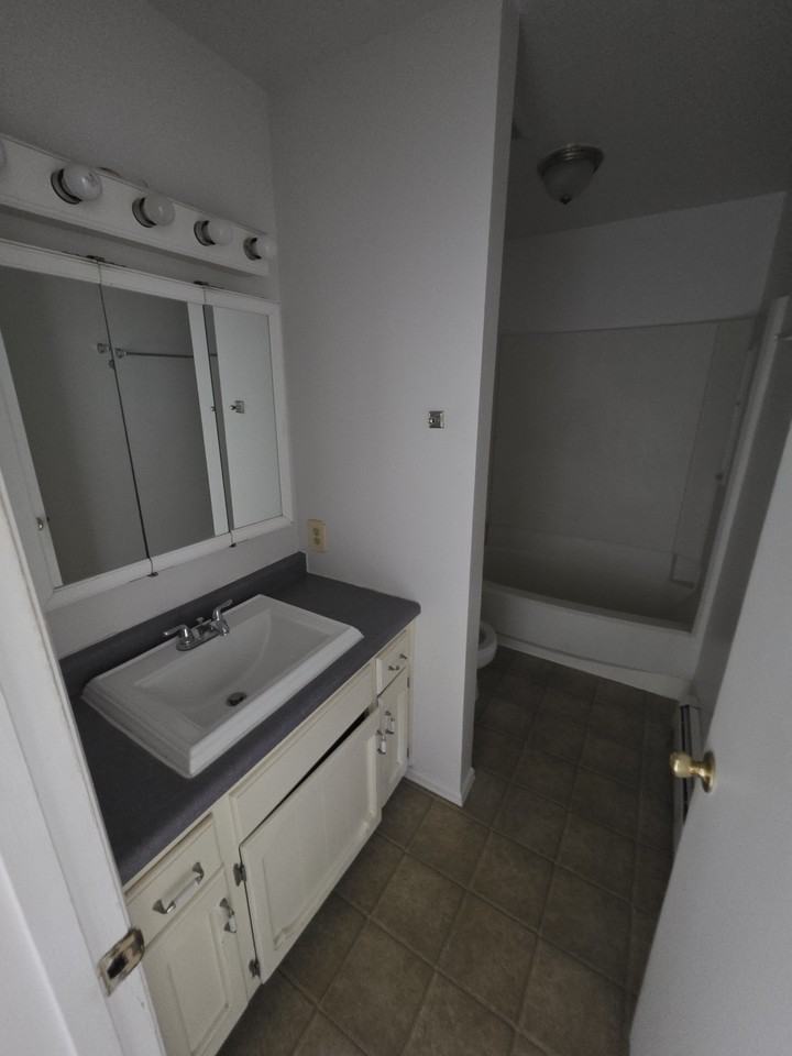 138 N Willow St #C - Photo 6 of 9