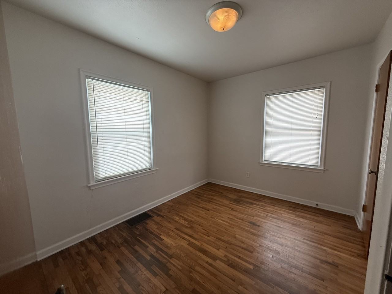 3115 Seneca Ave #1 - Photo 3 of 6