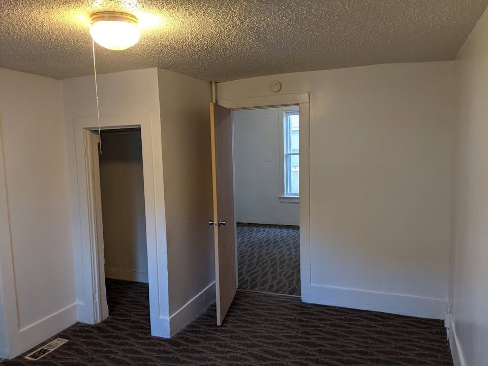 1119 Oak St #1 - Photo 3 of 6