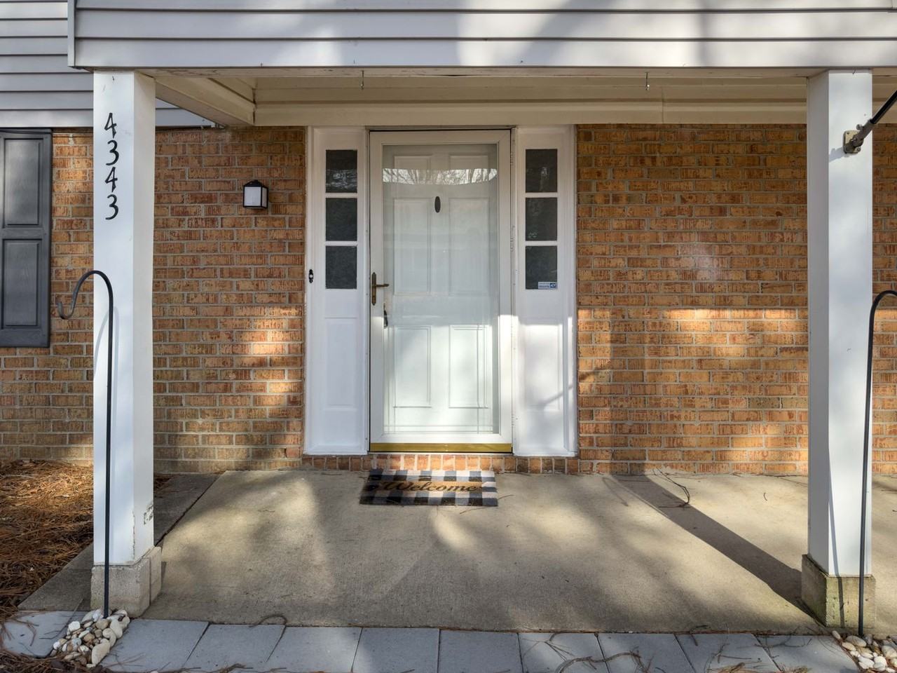 4343 Hialeah Dr - Photo 3 of 31