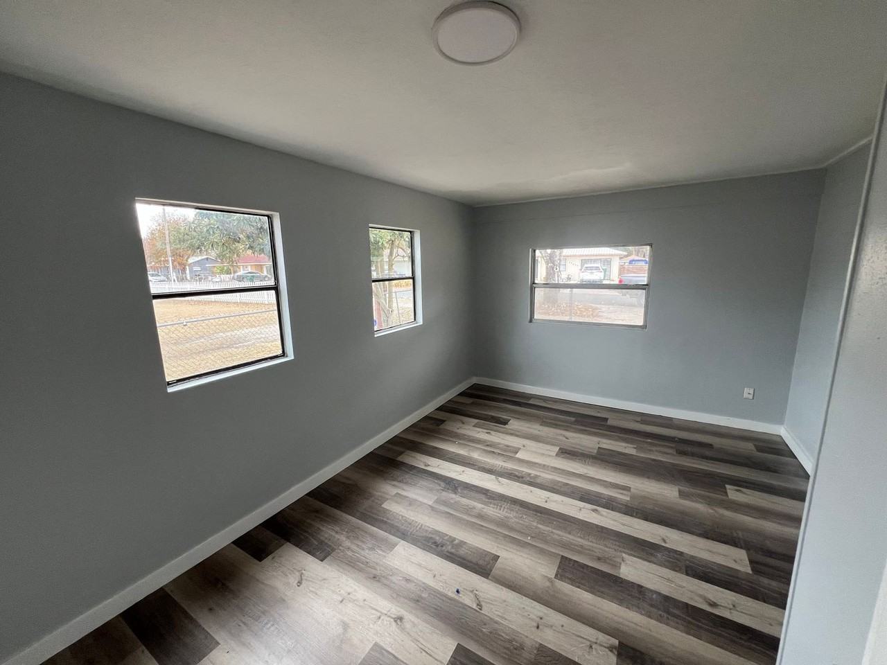 39500 Lincoln Ave - Photo 3 of 8