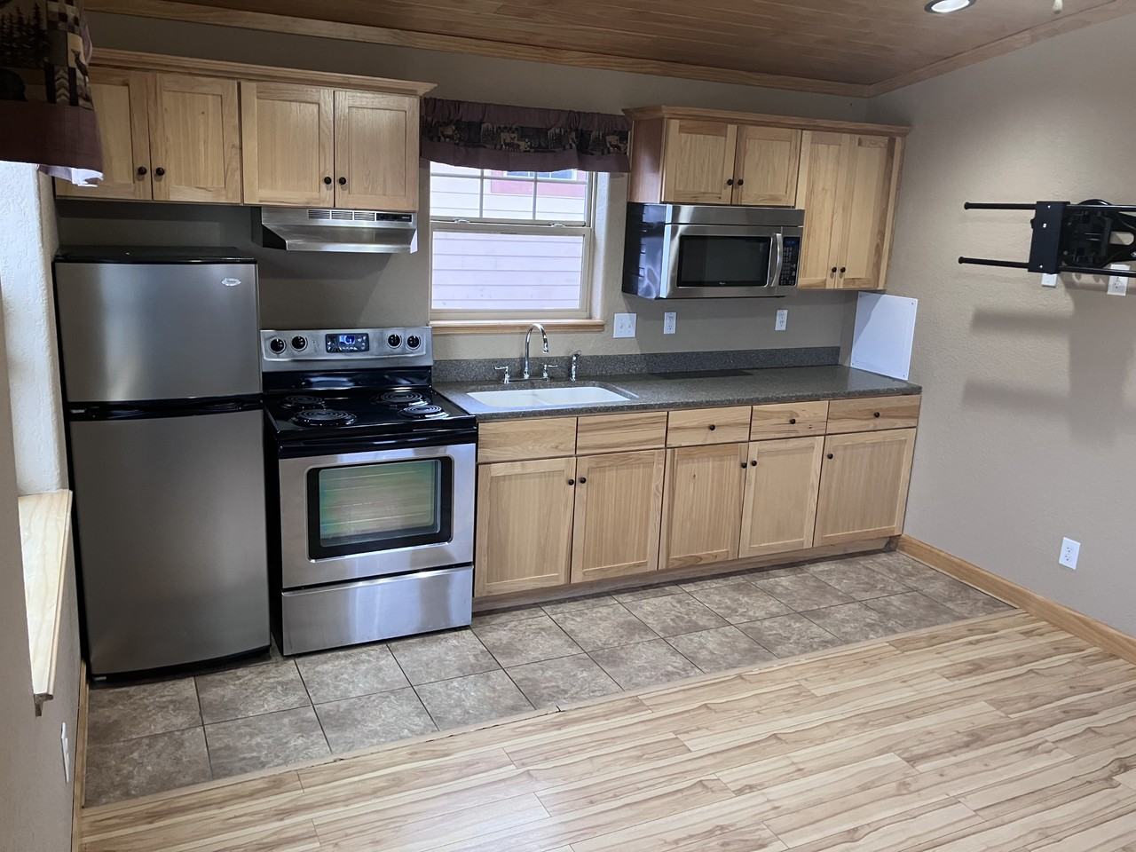 44 Davis Ct #4 - Photo 2 of 7