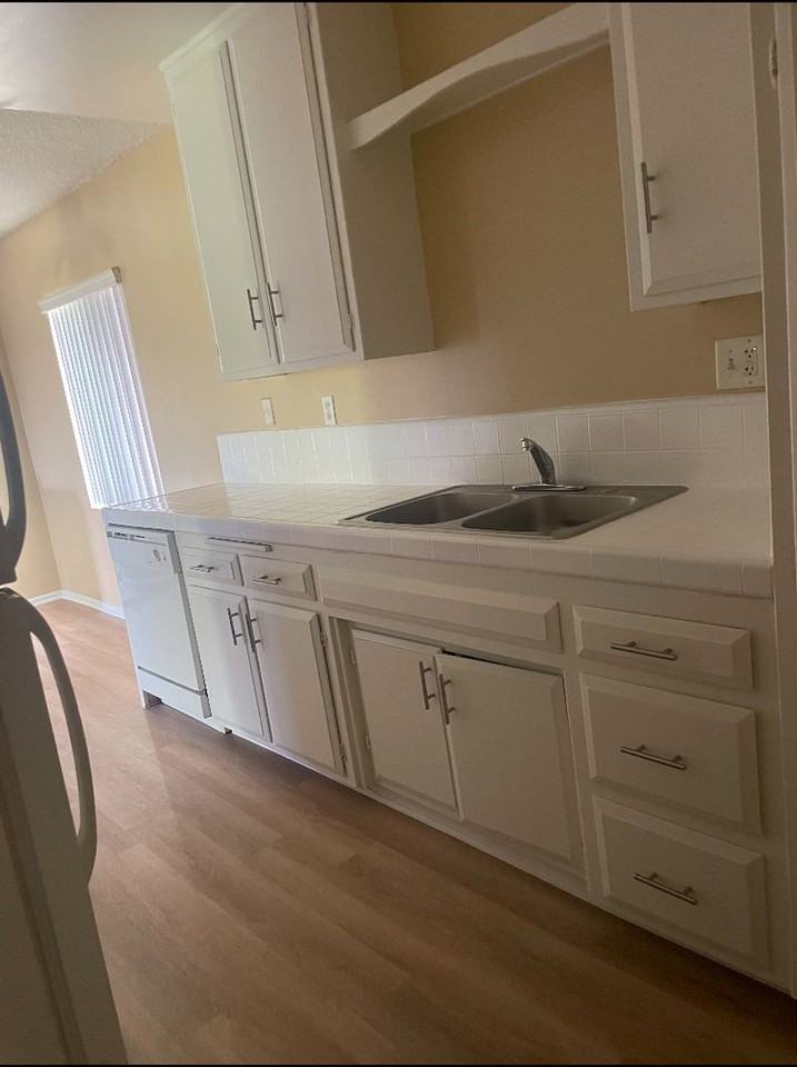 Courtyard Gardens Apartments - Photo 7 of 21