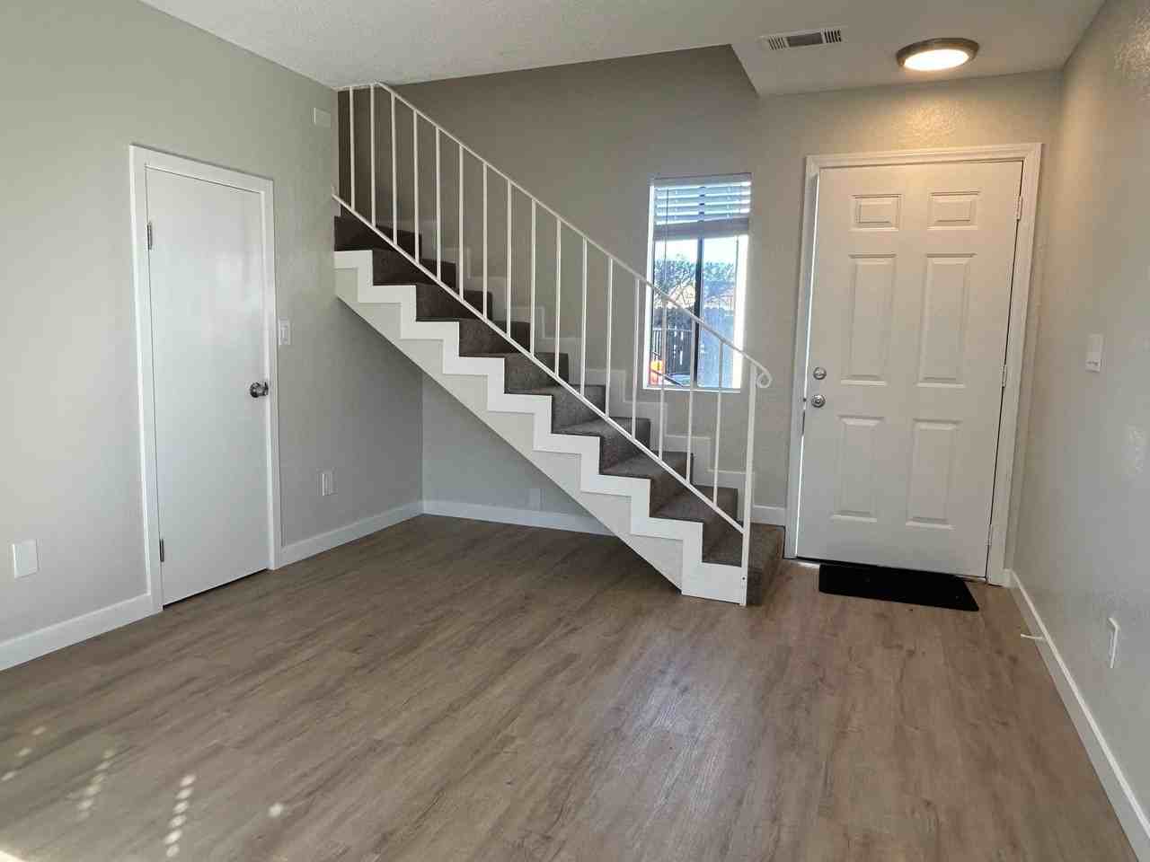 1940 Wallace Ave - Photo 5 of 47