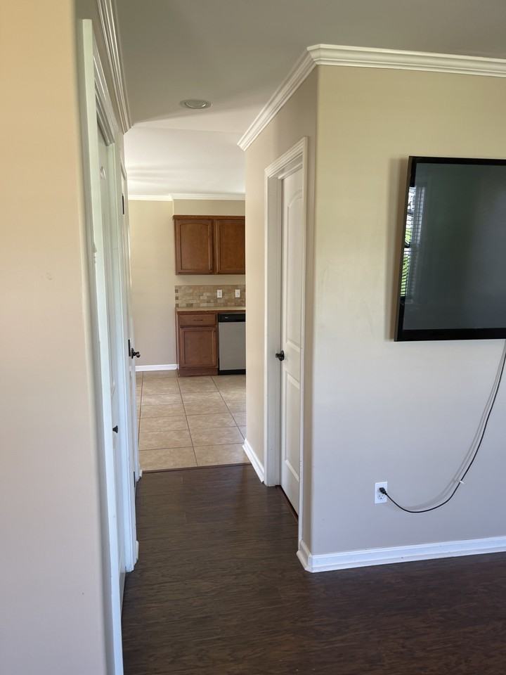 205 West Monroe Street - 1Unit A #1 - Photo 2 of 11