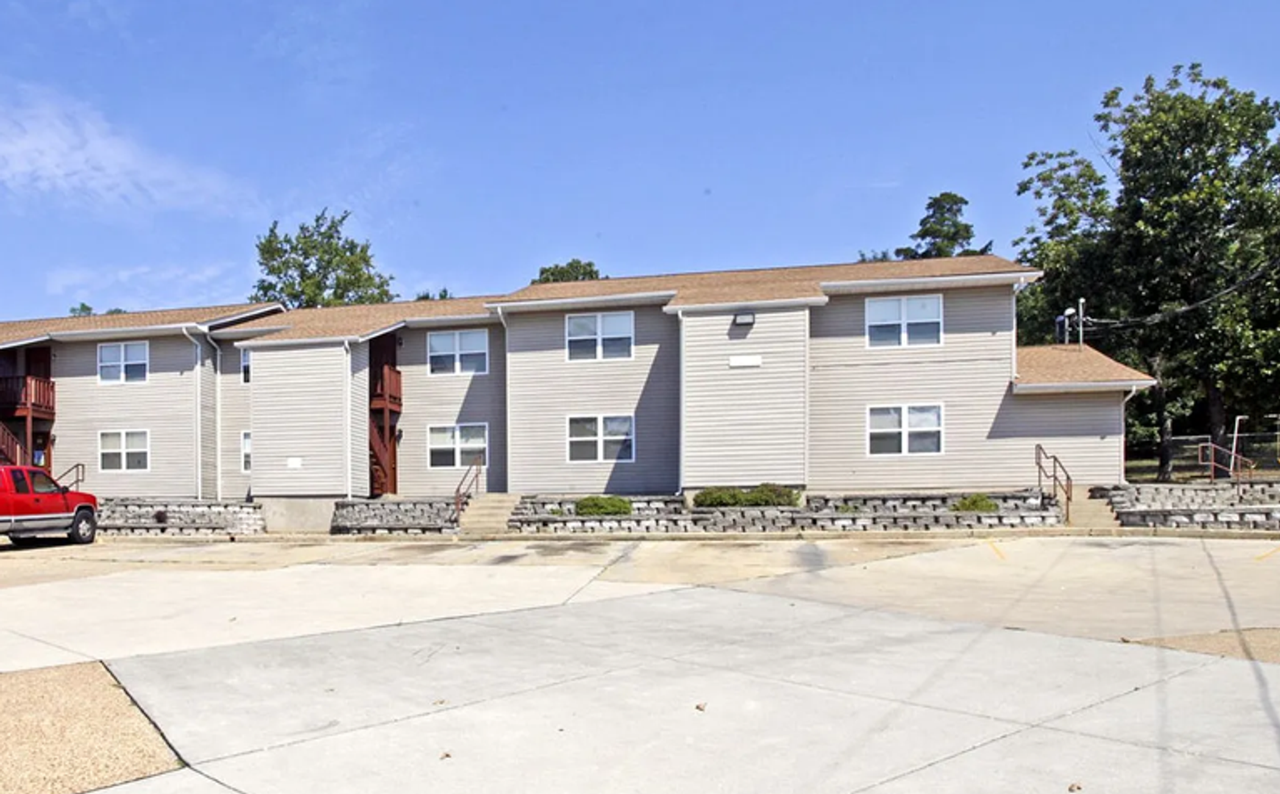 Live your best life in St. Clair at 1040 Plaza Ct. - Photo 3 of 22