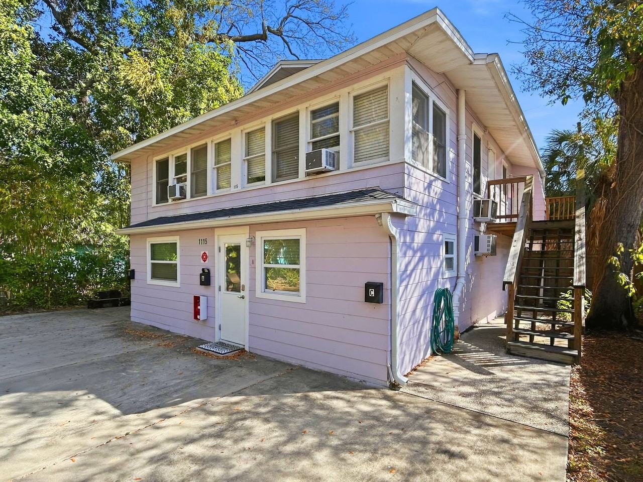 1115 Highland St N - Photo 3 of 26