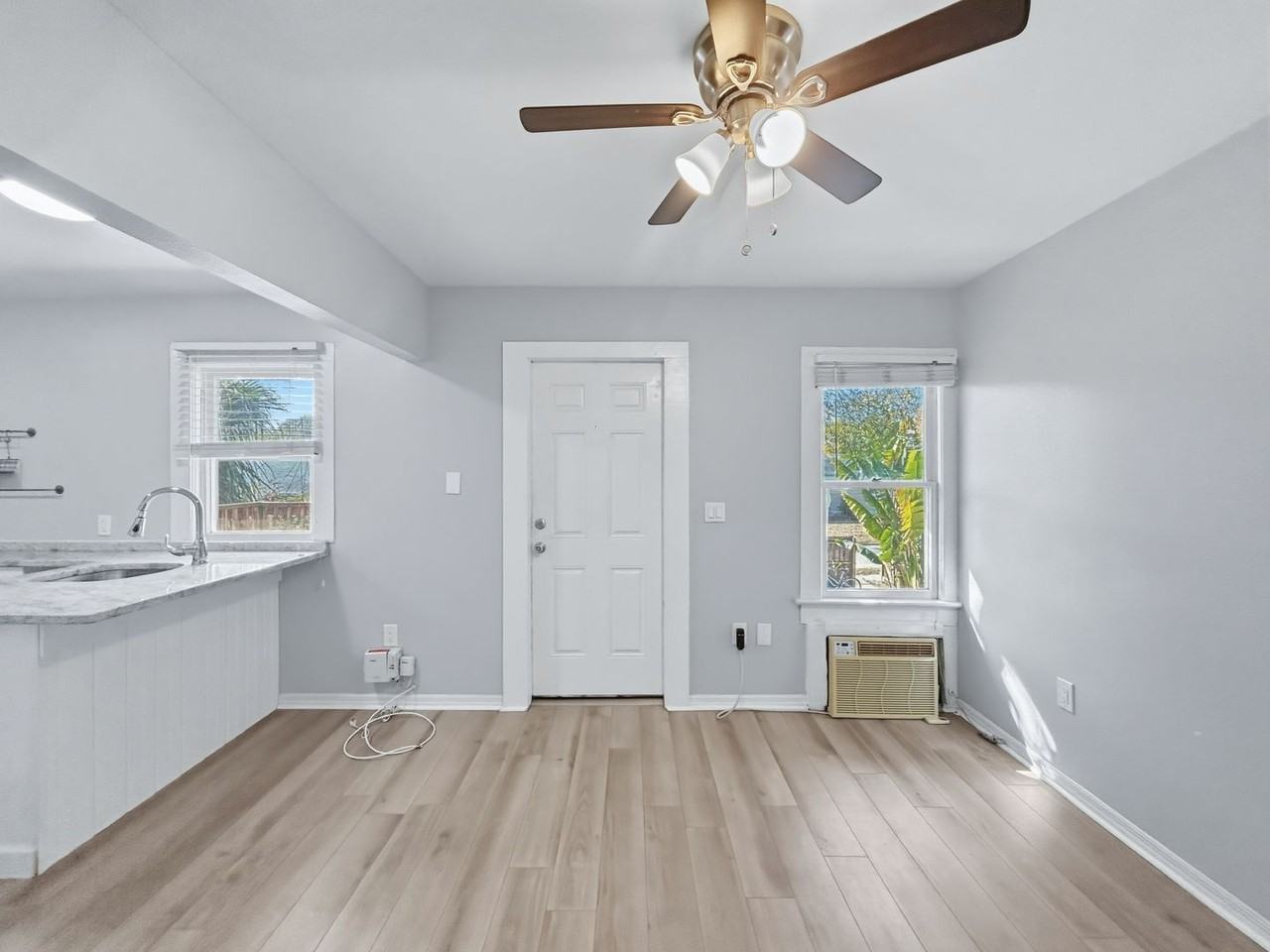 1115 Highland St N - Photo 4 of 26