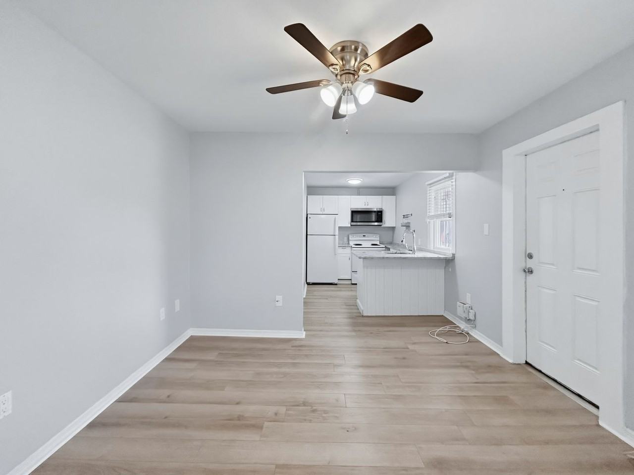 1115 Highland St N - Photo 5 of 26