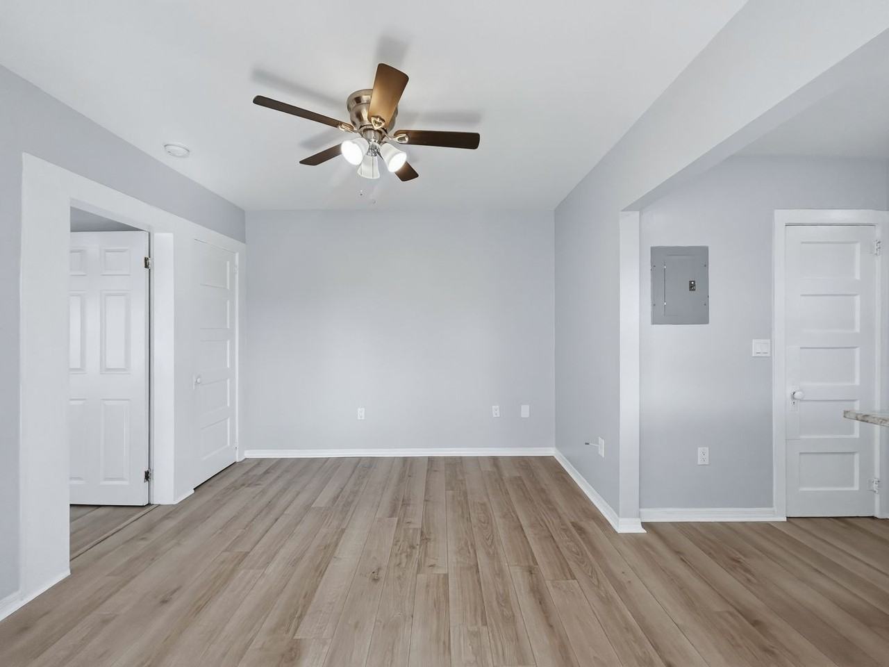 1115 Highland St N - Photo 6 of 26