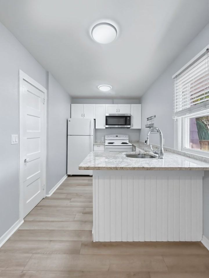 1115 Highland St N - Photo 7 of 26