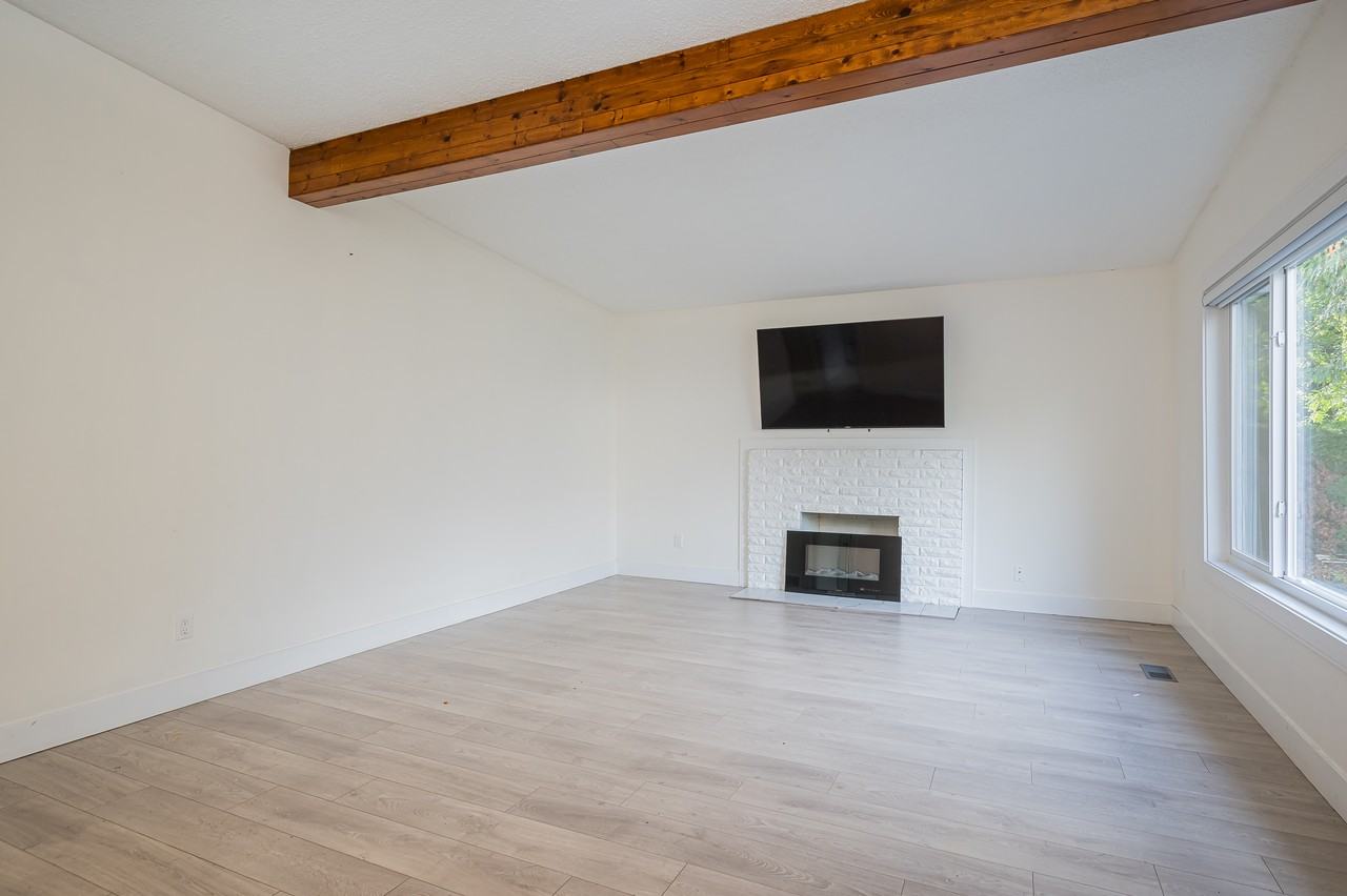 2878 266b St #MAIN - Photo 5 of 34