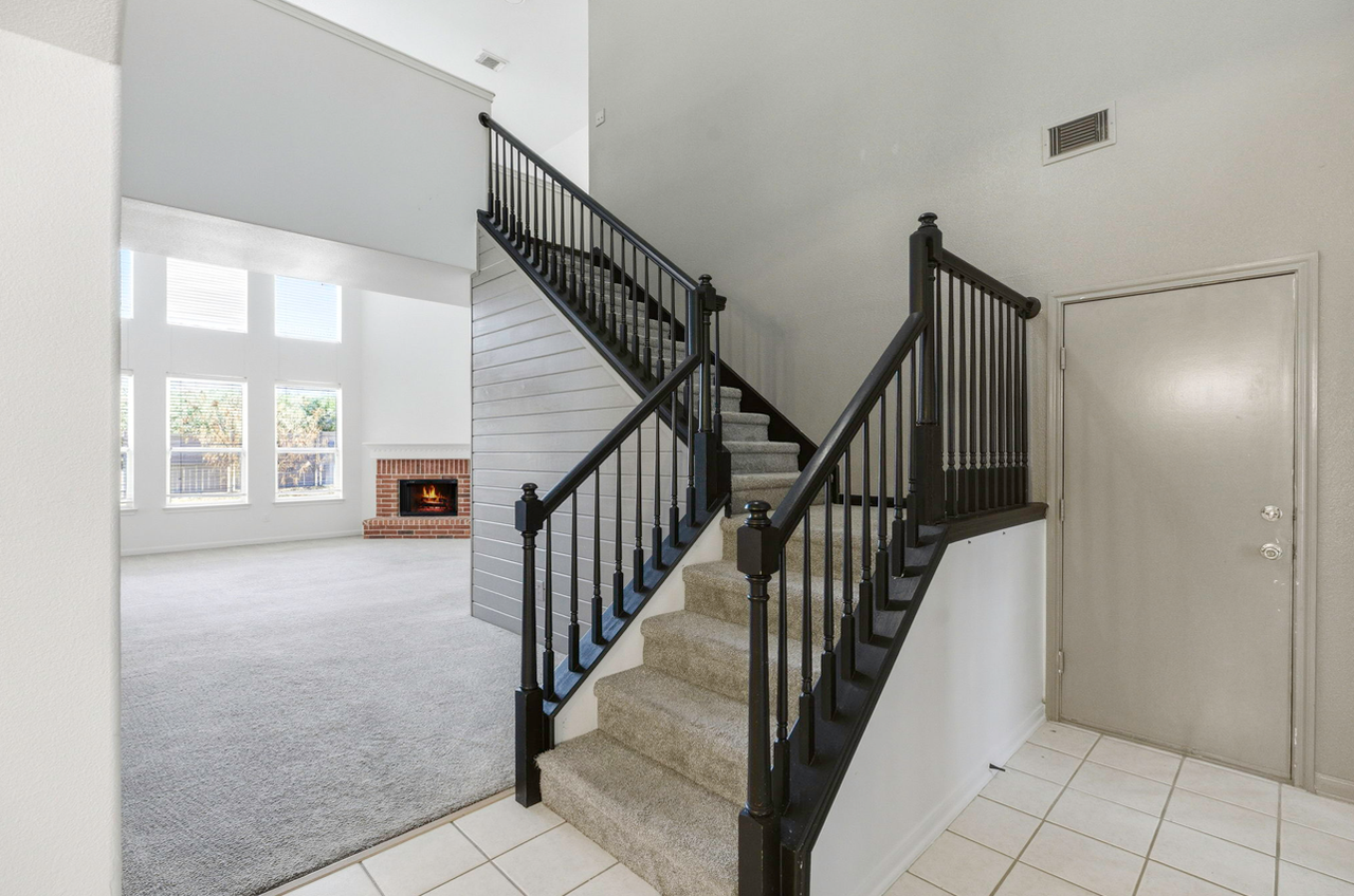 2635 Lakehills #1 - Photo 3 of 26