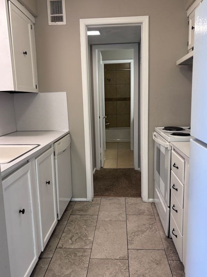 4750 E 68th St - Photo 5 of 11