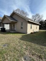 featured image of 117 W Monroe St