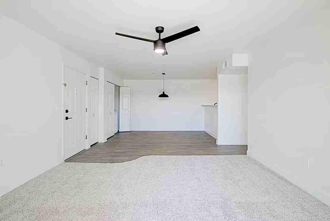 13387 N Lon Adams Rd - Photo 2 of 19