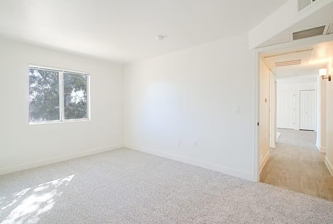 13387 N Lon Adams Rd - Photo 5 of 19