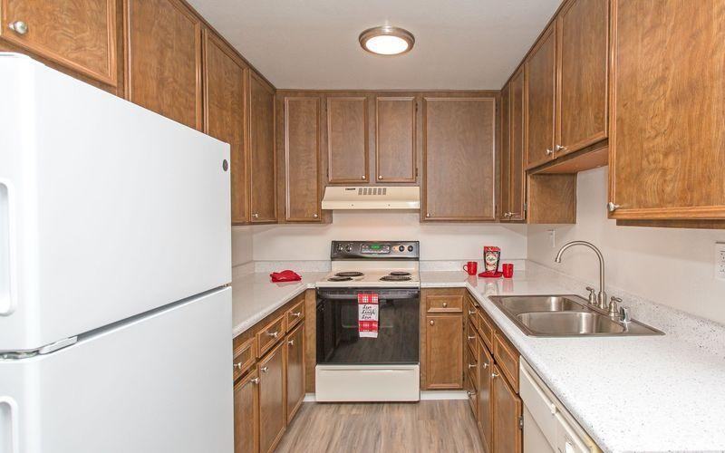 7717 Tommy St - Photo 4 of 44