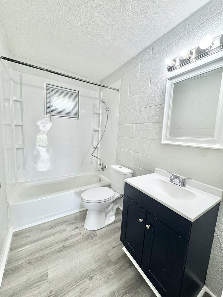 2026 W 9th St #C - Photo 3 of 5