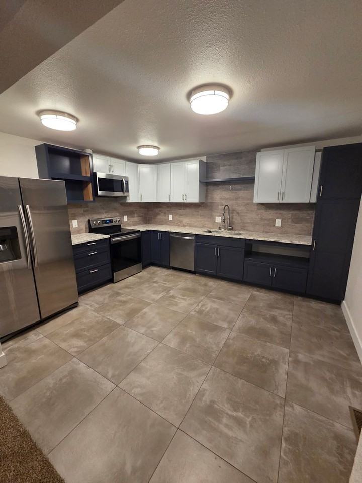 6315 S C St - Photo 3 of 15