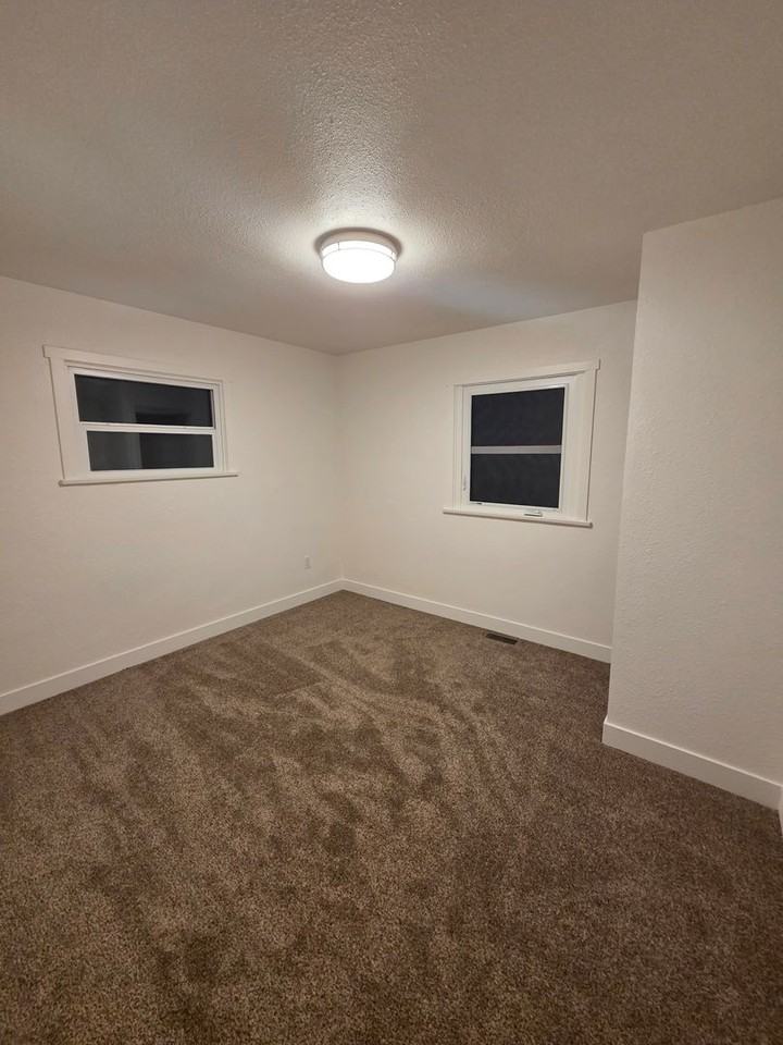 6315 S C St - Photo 7 of 15