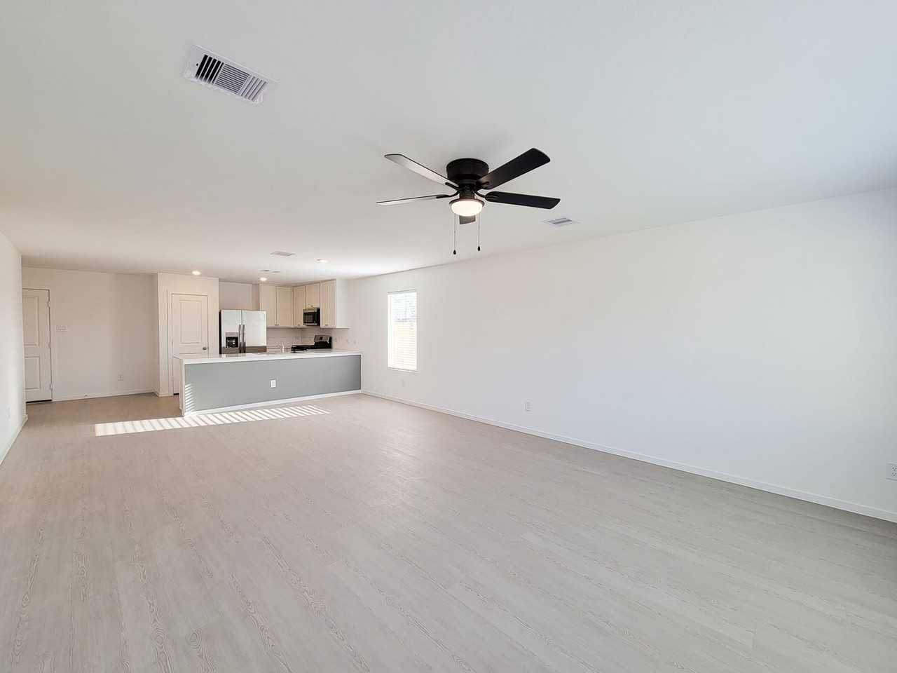 15671 Plum Brook Dr - Photo 6 of 37