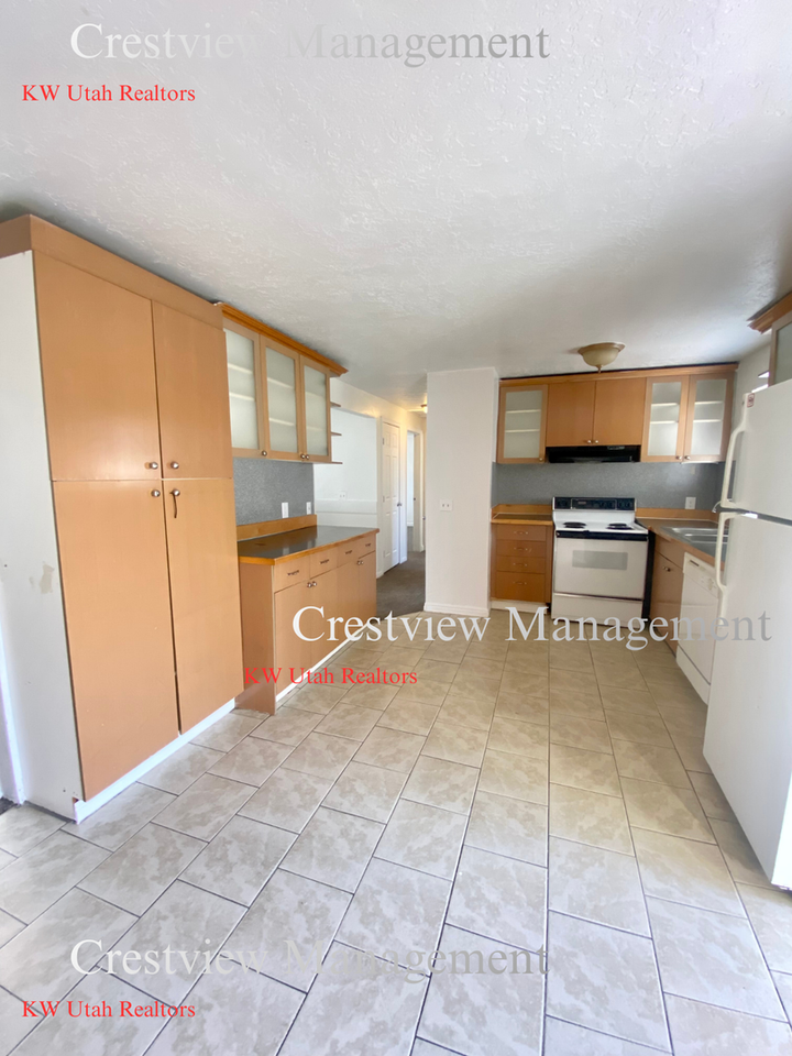 7929 W 3320 S - Photo 4 of 13