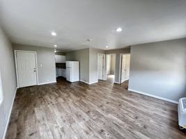 featured image of 421 E 10th St