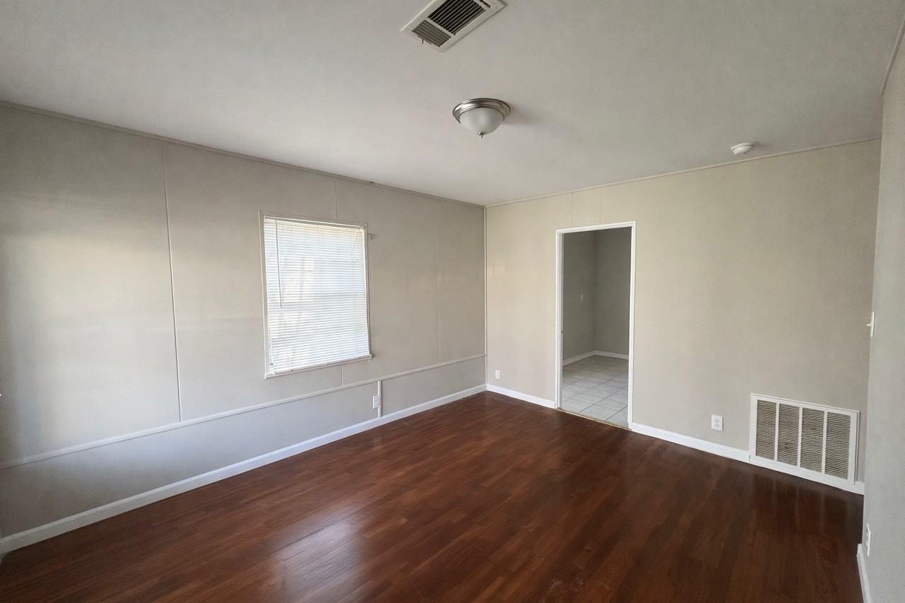 249 Gloria Rd Sw #1 - Photo 2 of 6