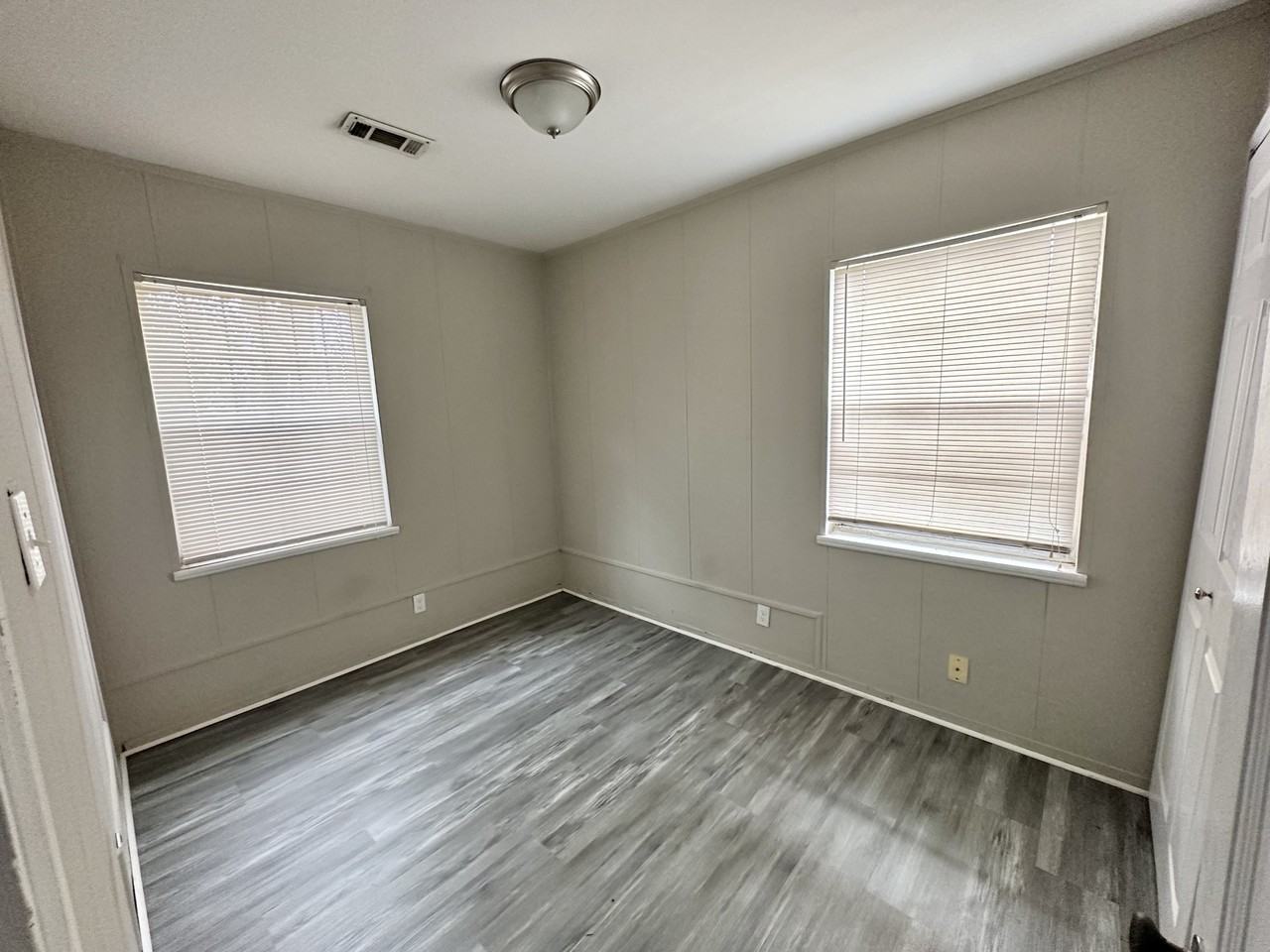 249 Gloria Rd Sw #1 - Photo 4 of 6