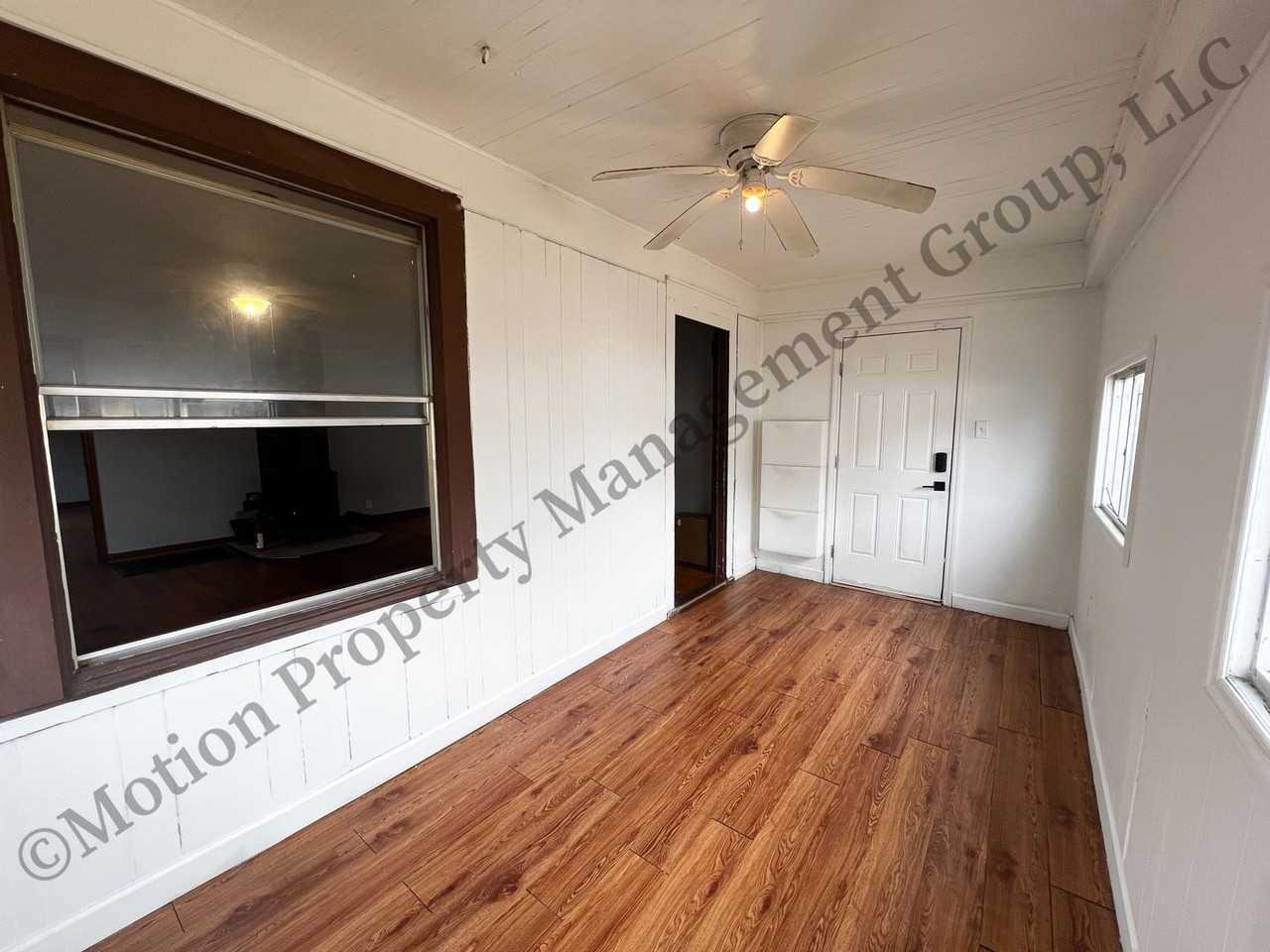 1814 S Holly St - Photo 2 of 14