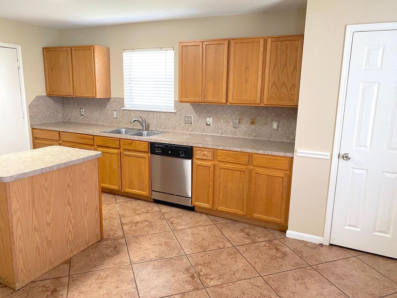 15106 Western Skies Dr - Photo 5 of 18