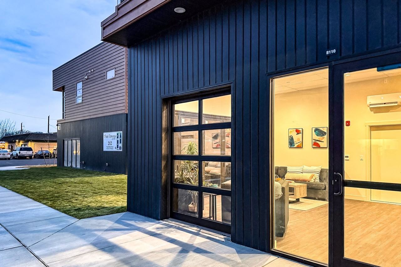 The Towns On Elm - Photo 2 of 50