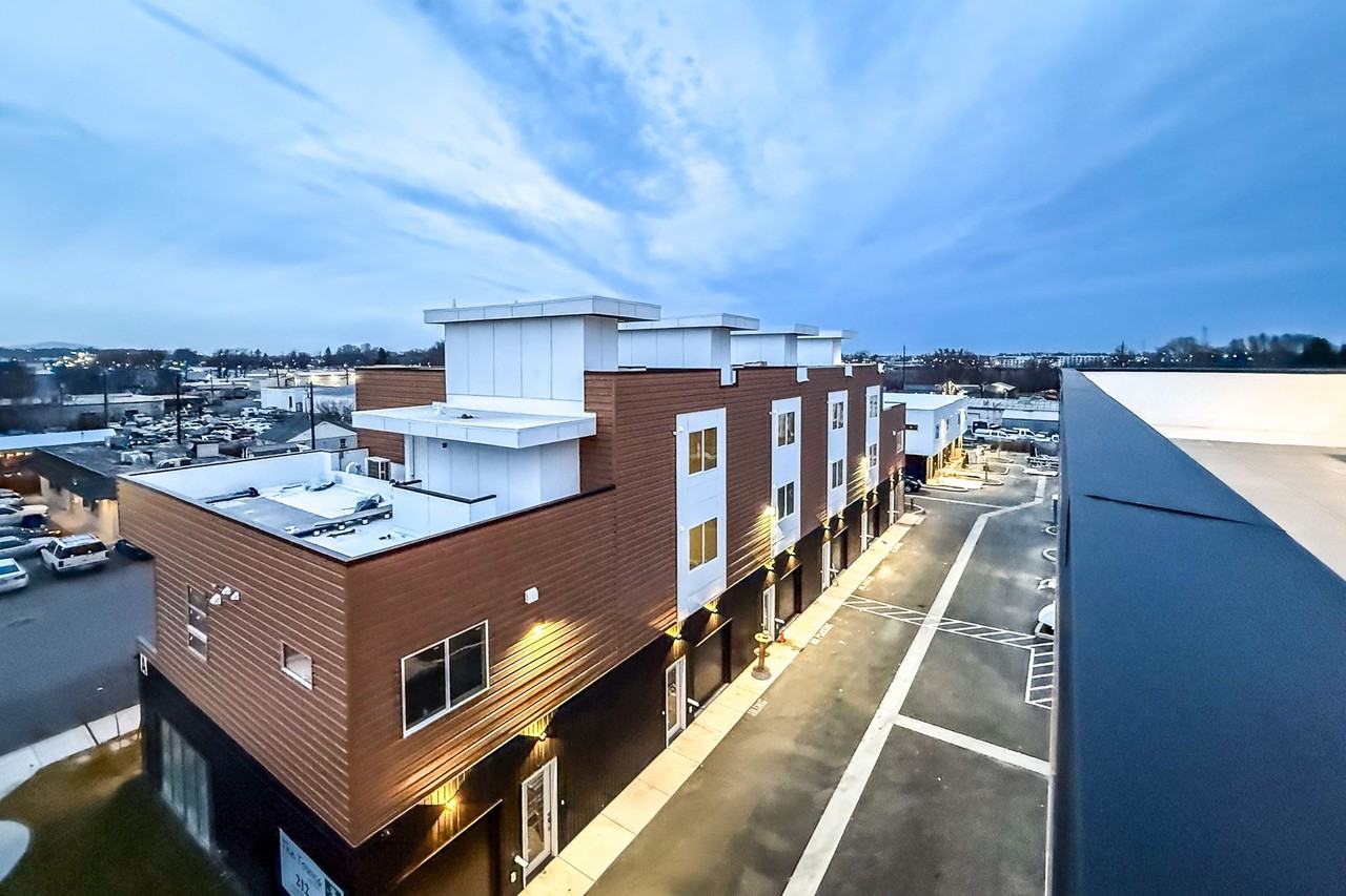 The Towns On Elm - Photo 6 of 50