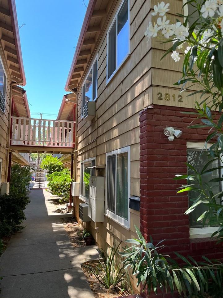 D Street Apartments - Photo 2 of 23