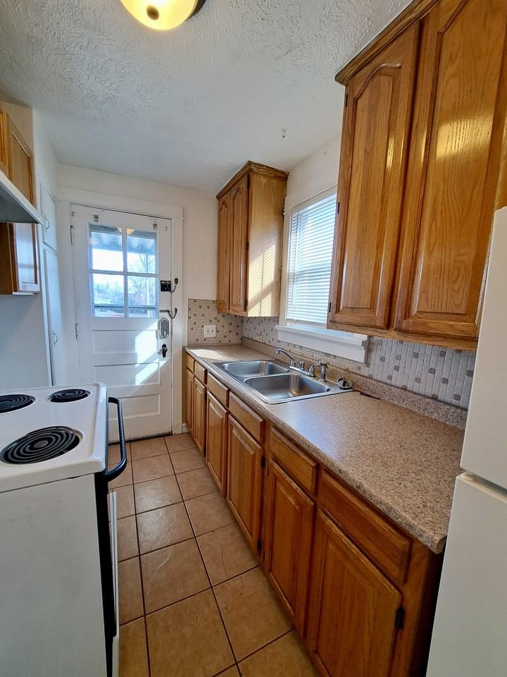 2366 Emerson Ave #2 - Photo 5 of 9