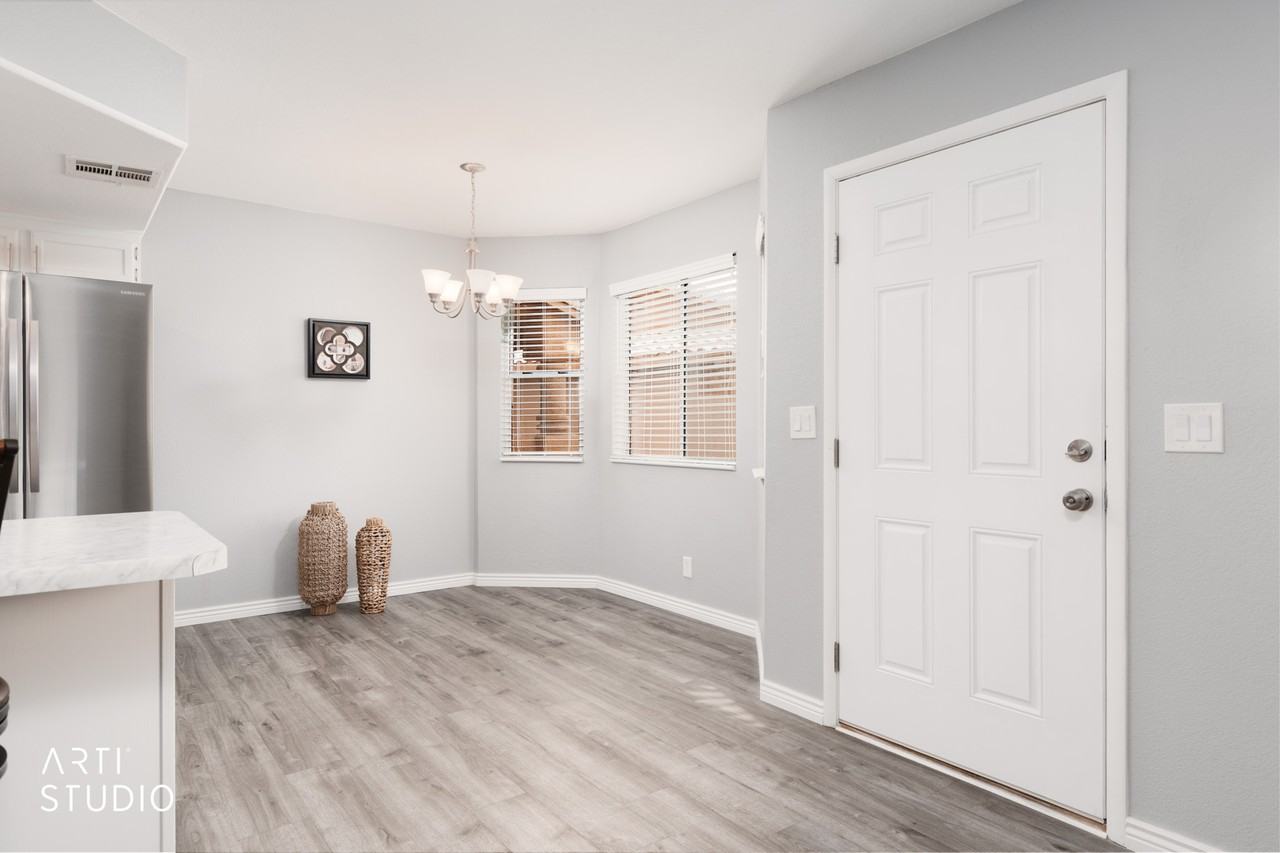 818 Mesquite Springs Dr #1 - Photo 4 of 20