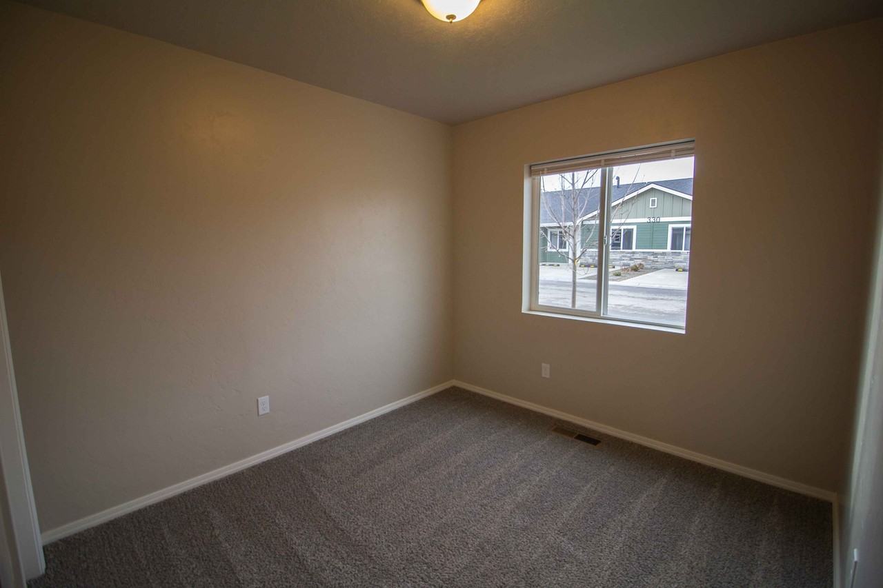 390 W Greenhurst Rd #390-3 - Photo 4 of 9