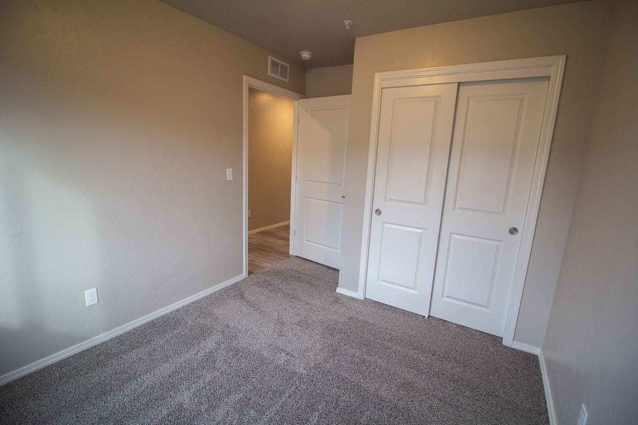 390 W Greenhurst Rd #390-3 - Photo 6 of 9