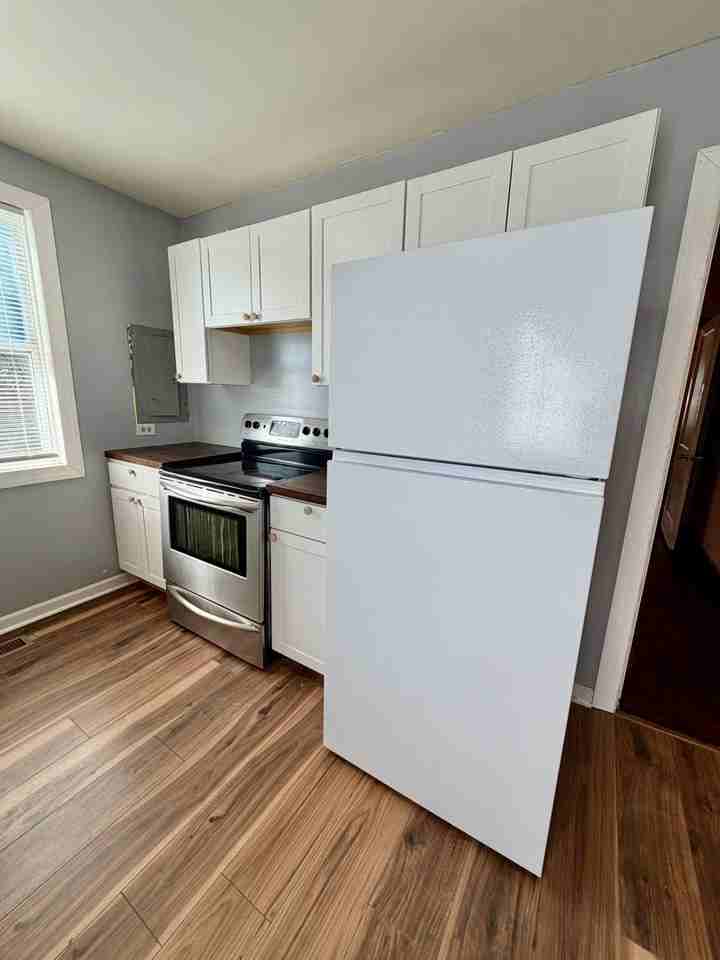 1011 Parklane St Nw - Photo 4 of 9