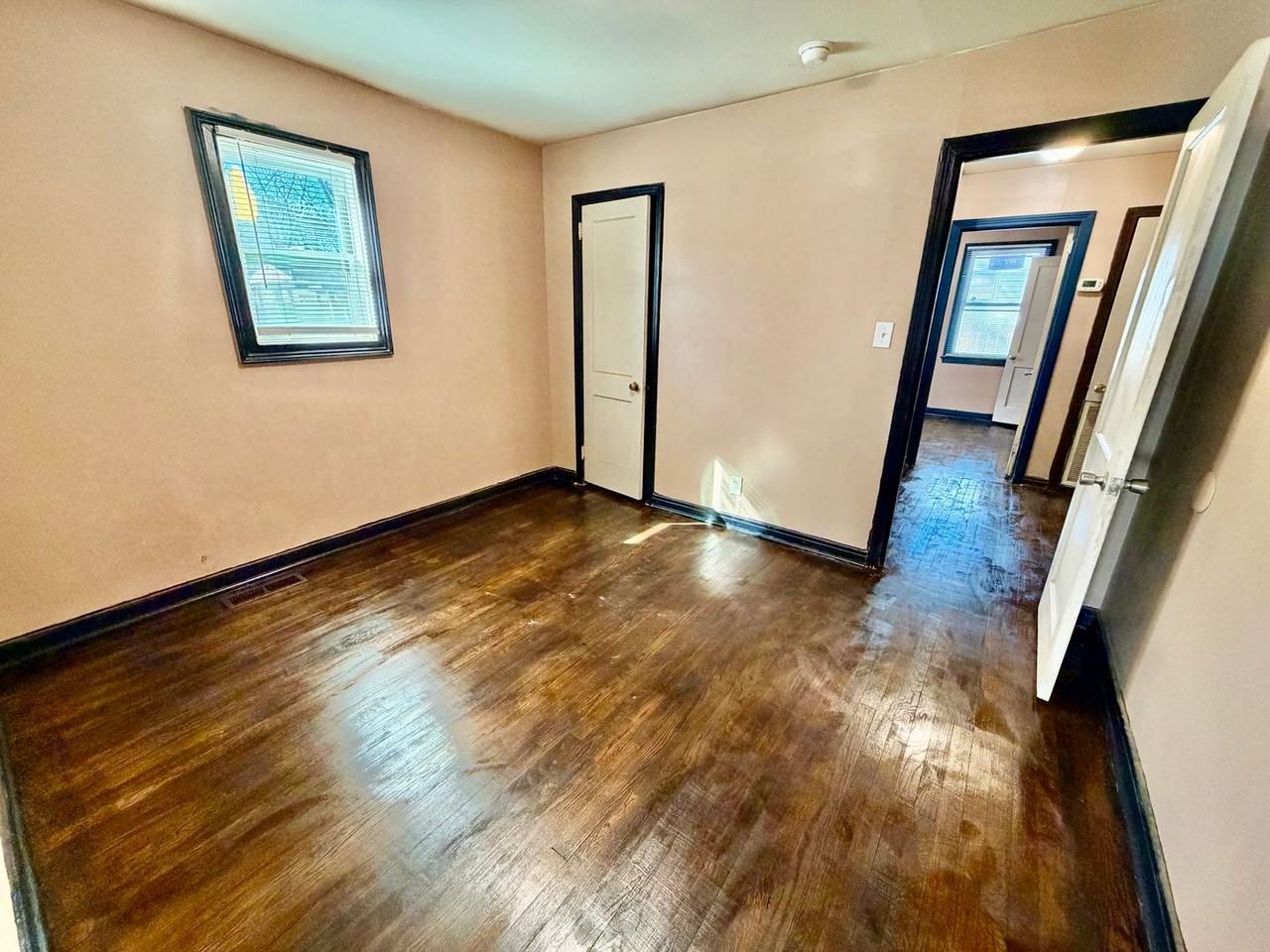 1011 Parklane St Nw - Photo 6 of 9