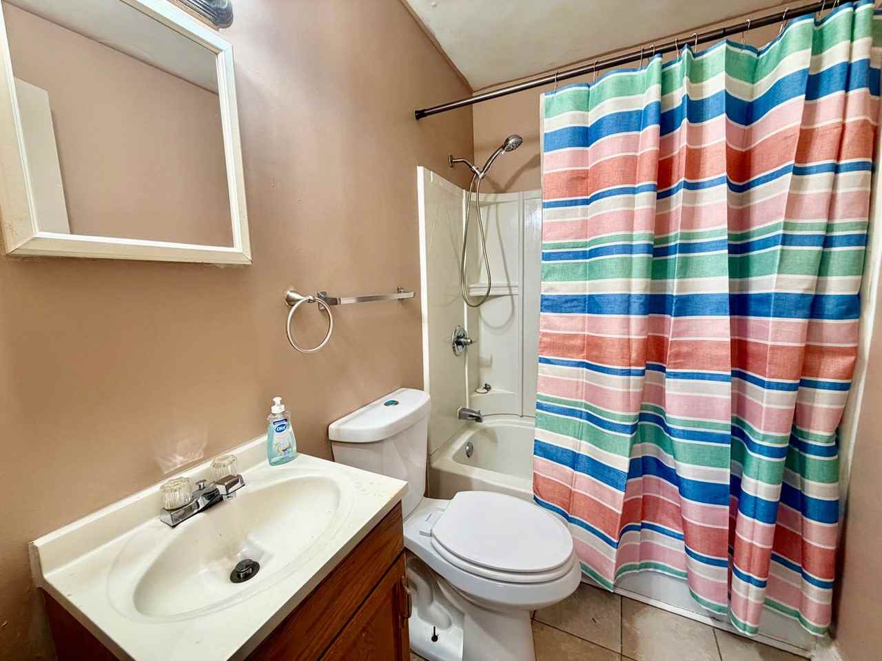 1011 Parklane St Nw - Photo 7 of 9