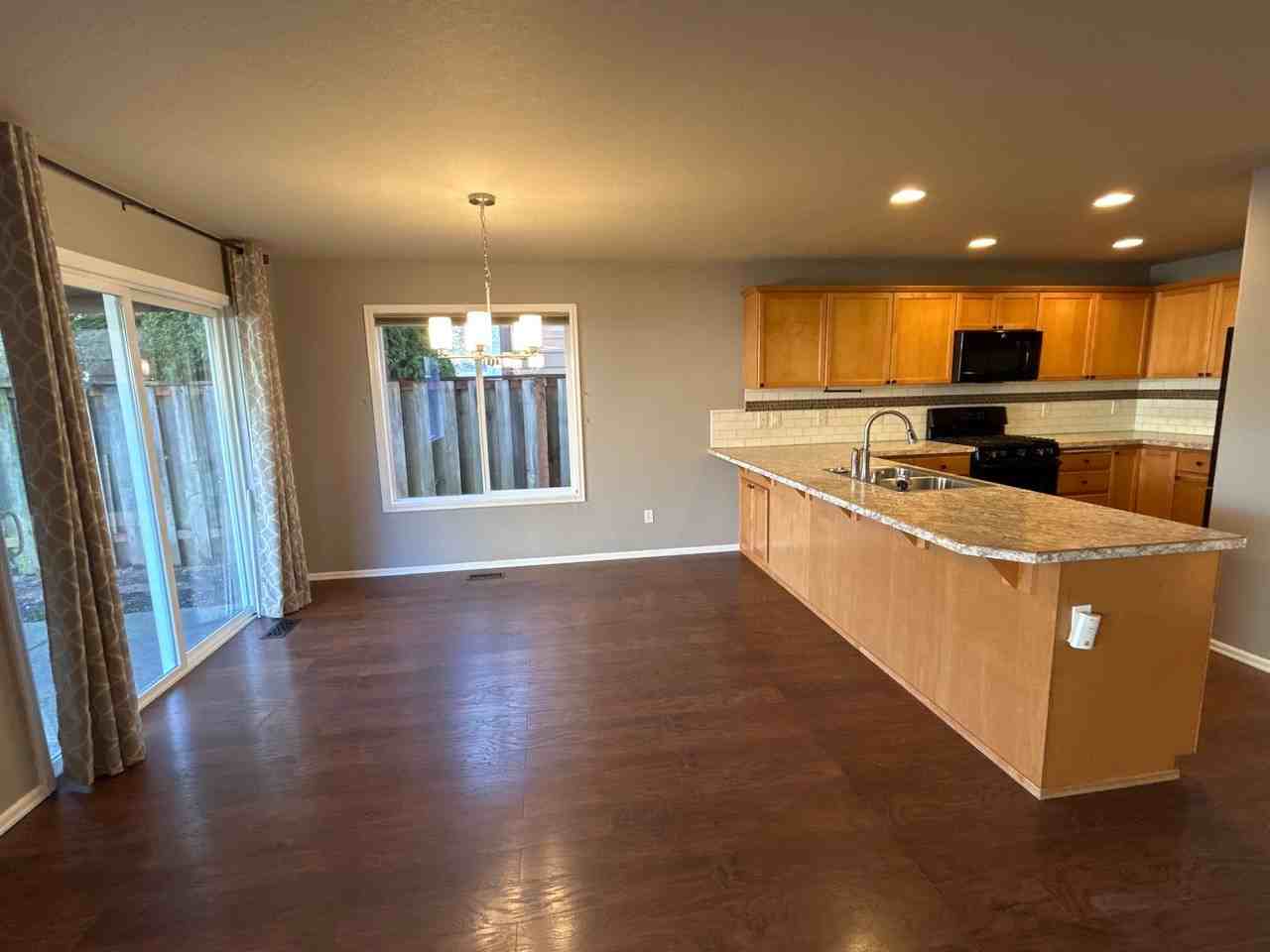 3645 Se Midvale Dr - Photo 7 of 32