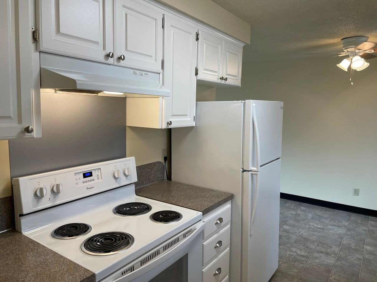 Putnam Terrace Apartments - Photo 2 of 46